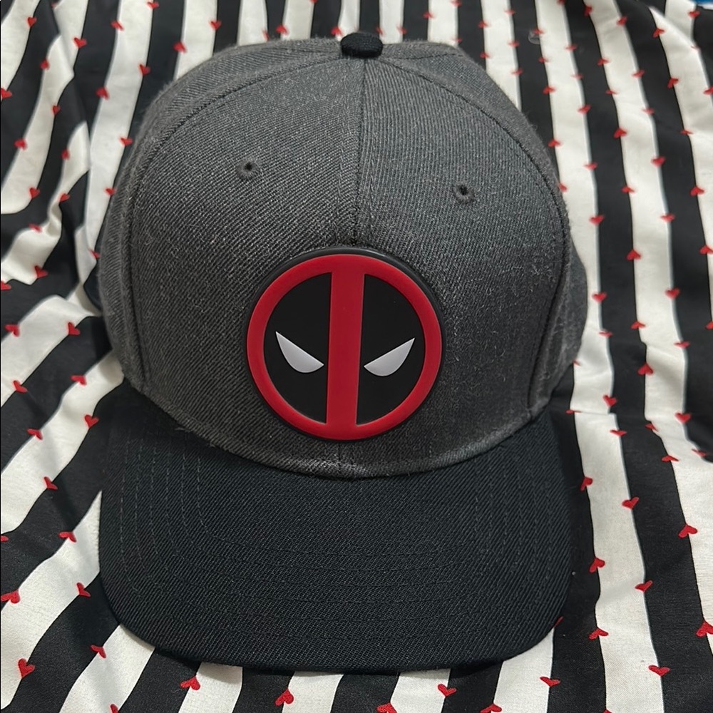 Marvel Deadpool Adjustable Cap - Picture 5 of 5